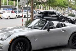Xe Pontiac Solstice hàng hiếm đời sâu 20 năm tuổi tại Hà Nội giá bán gần 2 tỷ