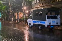 Người đàn ông cầm dao cố thủ gần 2 ngày trong quán cà phê, đòi tự sát
