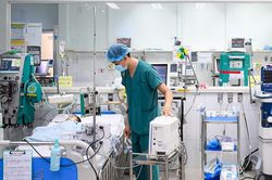 Cảnh báo nhiều bệnh truyền nhiễm cùng lúc tăng mạnh ở TPHCM