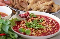 31 người có triệu chứng ngộ độc sau khi ăn tiết canh vịt