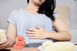 Người phụ nữ suýt chết sau khi ăn sầu riêng theo cách 'không giống ai', bác sĩ cảnh báo thói quen cực nguy hiểm