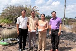 Sau hỏa hoạn chỉ còn tro tàn