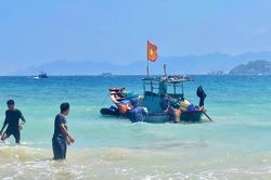 Tiểu đoàn 458 hỗ trợ ghe cá gặp nạn trên biển