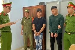 Giúp bạn giải quyết mâu thuẫn bằng mũ bảo hiểm, hai đối tượng phải 'nhập trại'