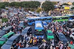 Đầu tư hạ tầng giao thông để giảm kẹt xe ở TP Hồ Chí Minh