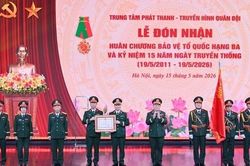Trung tâm Phát thanh - Truyền hình Quân đội đón Huân chương bảo vệ Tổ quốc hạng Ba