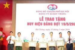 33 đảng viên xã Bát Tràng vinh dự nhận Huy hiệu Đảng đợt 19/5