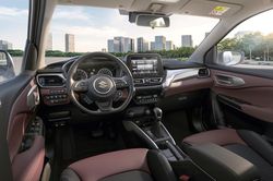 Xe hybrid tiết kiệm xăng của Nhật ưu đãi mạnh, giá chỉ hơn 400 triệu: Áp lực lớn cho KIA, Hyundai?