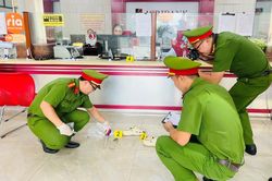Công an xã Thăng Bình diễn tập tình huống dùng súng cướp ngân hàng