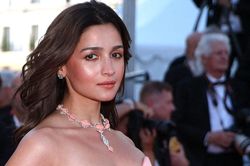 Số phận váy khỏa thân bị cấm ở Cannes