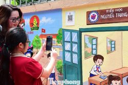 Ấn tượng tranh tường số, quét mã QR xem video AI