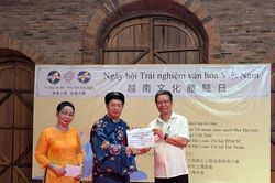 Hoạt động thiện nguyện kết hợp quảng bá văn hóa Việt Nam