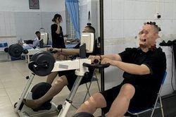 Chưa 40 tuổi, lưng thoái hóa 'thẳng như cây tre'