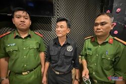 Bắt tạm giam người đàn ông lái xe Jeep chạy ngược chiều, đe dọa tài xế xe ôm