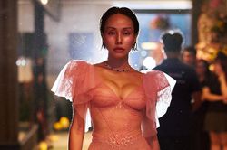 Ca sĩ Gigi Hương Giang, diễn viên Thu Anh 'Địa đạo' gợi cảm đến khó tin