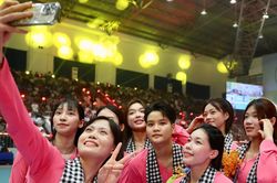 Thanh Thúy và các chân dài bóng chuyền gây sốt ở Cúp VTV9