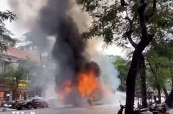 Hà Nội: Hiện trường vụ cháy xe buýt trên phố Lý Thường Kiệt