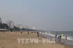 Du lịch biển vào mùa cao điểm