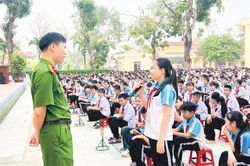 Bạo lực học đường và sự nguy hiểm từ hậu thuẫn của mạng xã hội