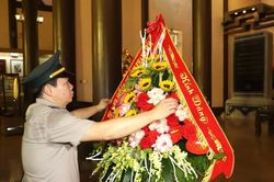 Thi hành án dân sự tỉnh Thanh Hóa dâng hương, báo công Chủ tịch Hồ Chí Minh