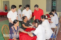 Khám, cấp thuốc miễn phí cho gia đình chính sách, nạn nhân chất độc da cam, người có hoàn cảnh khó khăn