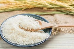 Ngày 16/5: Giá lúa gạo tại Đồng bằng sông Cửu Long biến động, ít giao dịch
