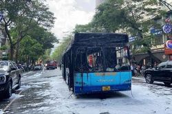 Mọi hành khách đều an toàn sau sự cố xe buýt bị cháy