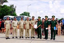 Tiếp nhận 127 công dân Việt Nam do lực lượng chức năng Campuchia trao trả