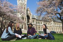 Sau 4 năm, du học sinh Việt Nam tại New Zealand lần đầu vượt mốc 2.000