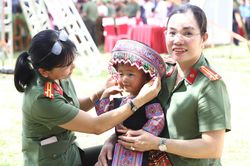 Rộn ràng ngày hội 'Vì bình yên bản làng'
