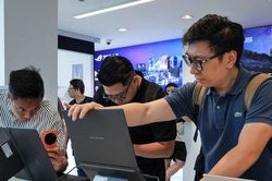 Máy tính xách tay không còn đua 'mỏng hơn, mạnh hơn'