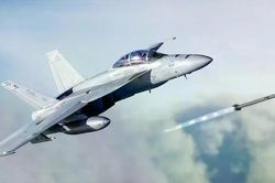 Tên lửa không chiến tầm xa AIM-260A JATM bất ngờ trực chiến trên tiêm kích F/A-18