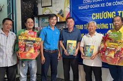 Học Bác qua những điều giản dị (*): Những đóng góp thầm lặng