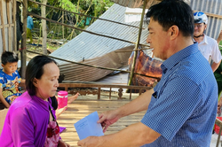 An Giang thăm hỏi, hỗ trợ người dân bị thiệt hại do mưa dông