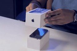 [VIDEO] Bí mật hộp iPhone khó mở: Apple thao túng cảm xúc người dùng