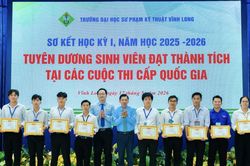 Trường ĐH Sư phạm Kỹ thuật Vĩnh Long chi hơn 5 tỷ đồng học bổng, khen thưởng