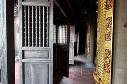 Chùa gỗ tuyệt đẹp như đóa sen hướng ra biển
