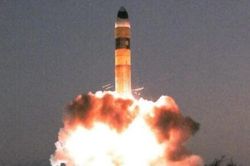 Tên lửa Agni-V tốc độ Mach 24, tầm bắn 8.000km, công nghệ MIRV, 'bóng ma' không thể đánh chặn