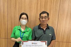 Bạn đọc giúp đỡ người phụ nữ bán vé số bị tai nạn hơn 45 triệu đồng