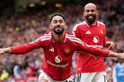 Bruno Fernandes cân bằng kỷ lục lịch sử, MU thắng kịch tính 3-2 trước Nottingham Forest