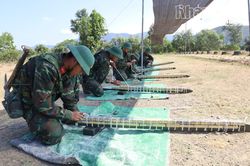 Vượt nắng thao trường
