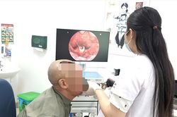 Hy hữu: Người đàn ông Hà Nội suýt tắc thở vì nhai đá giải nhiệt