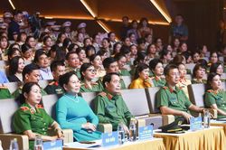 Giao lưu nghệ thuật 'Tỏa sáng từ niềm tin của nhân dân'