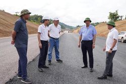 Ph&oacute; Chủ tịch UBND tỉnh Ho&agrave;ng Văn Thạch kiểm tra tiến độ Dự &aacute;n cao tốc Đồng Đăng - Tr&agrave; Lĩnh