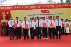 Kết nạp 19 công nhân ưu tú vào hàng ngũ của Đảng nhân dịp sinh nhật Bác