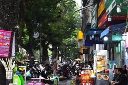 [SPOTLIGHT] Hà Nội thí điểm cho thuê vỉa hè giá 45.000 đồng/m²