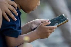 [VIDEO] Báo động: 87% trẻ em TP.HCM dùng Internet 5-7 giờ/ngày