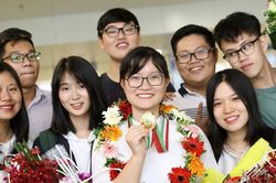 Tinh hoa không thể chỉ đo thành tích học tập, phải kiểm chứng bằng cống hiến