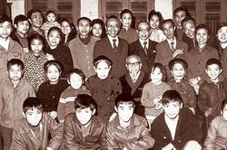 Chủ tiệm vàng nức tiếng Hà thành dạy 8 con thành tài, 4 người là giáo sư