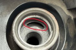 Bí ẩn lỗ nhỏ ở cổ bình xăng ô tô: Chi tiết nhỏ nhưng không thể xem nhẹ